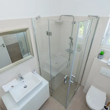Villa Donato With Jacuzzi Near The Old Town *
