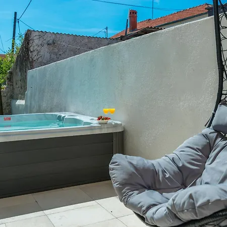 Villa Donato With Jacuzzi Near The Old Town